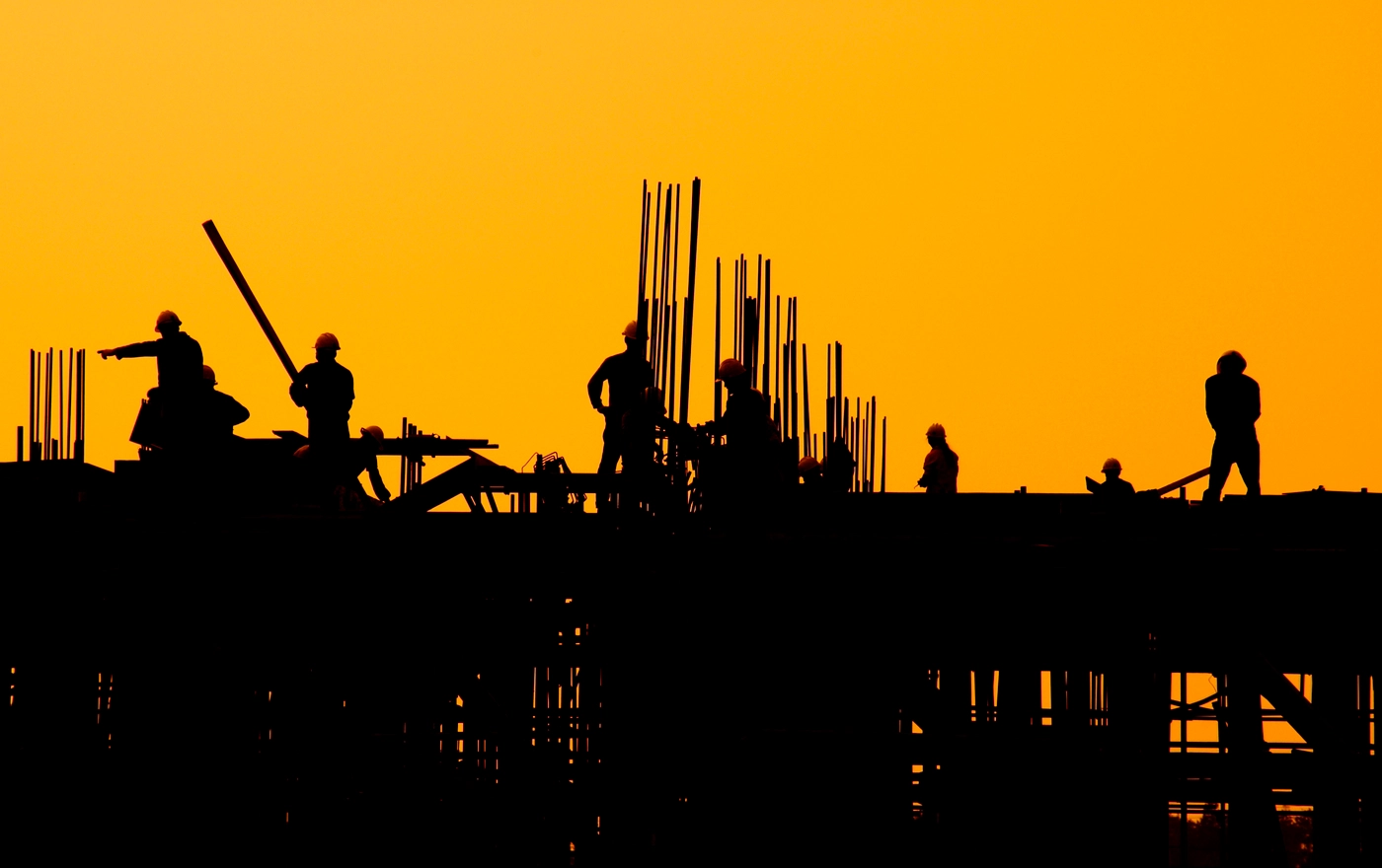 construction-workers-sunset (1) (1) struktur bangunan