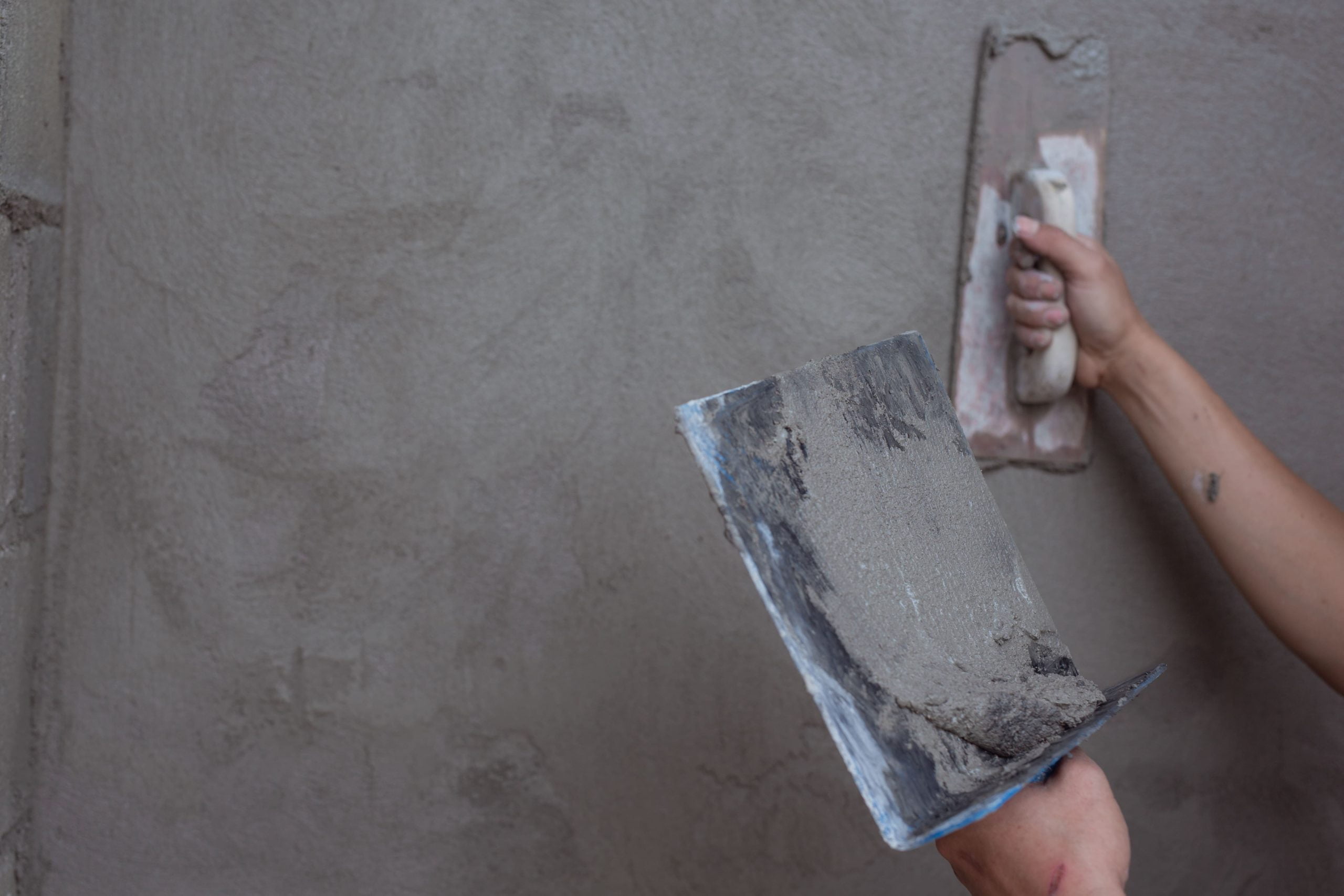 plasterer-renovating-indoor-walls (2) acian dinding